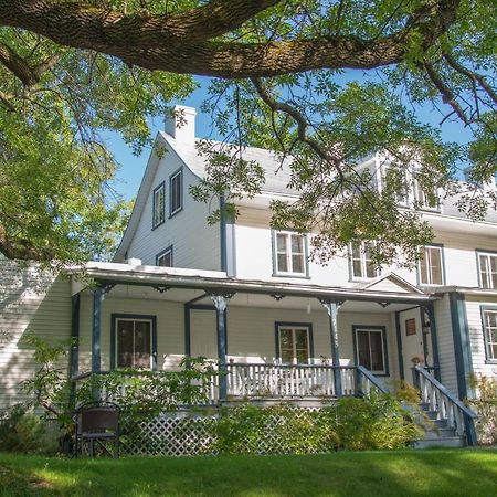 ホテル Le Triangle De L'Ile Saint-Laurent-de-l'ile d'Orleans エクステリア 写真