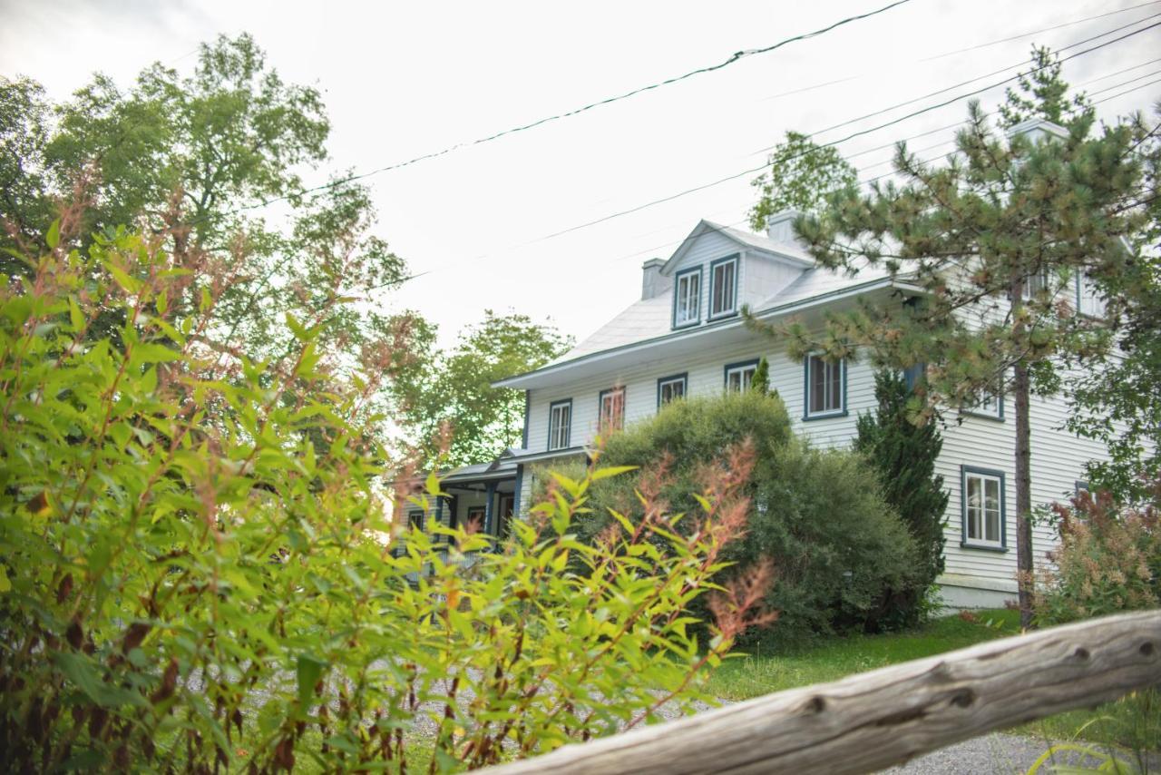ホテル Le Triangle De L'Ile Saint-Laurent-de-l'ile d'Orleans エクステリア 写真
